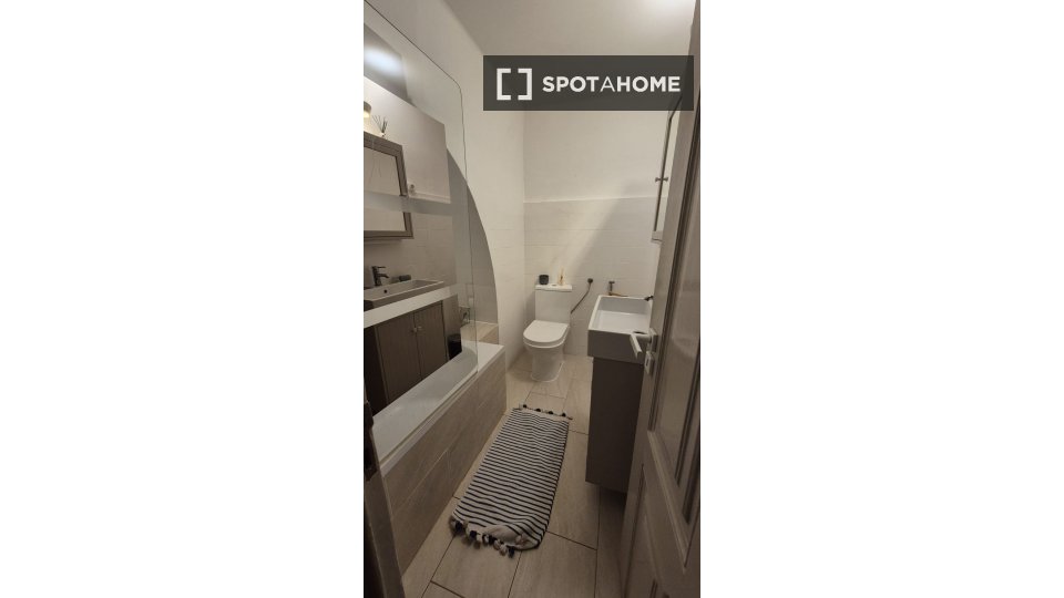 Apartment Lisbon, 2 beds, 84m² — photo 13