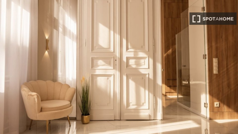 Apartment Budapest, 2 beds, 90m² — photo 12