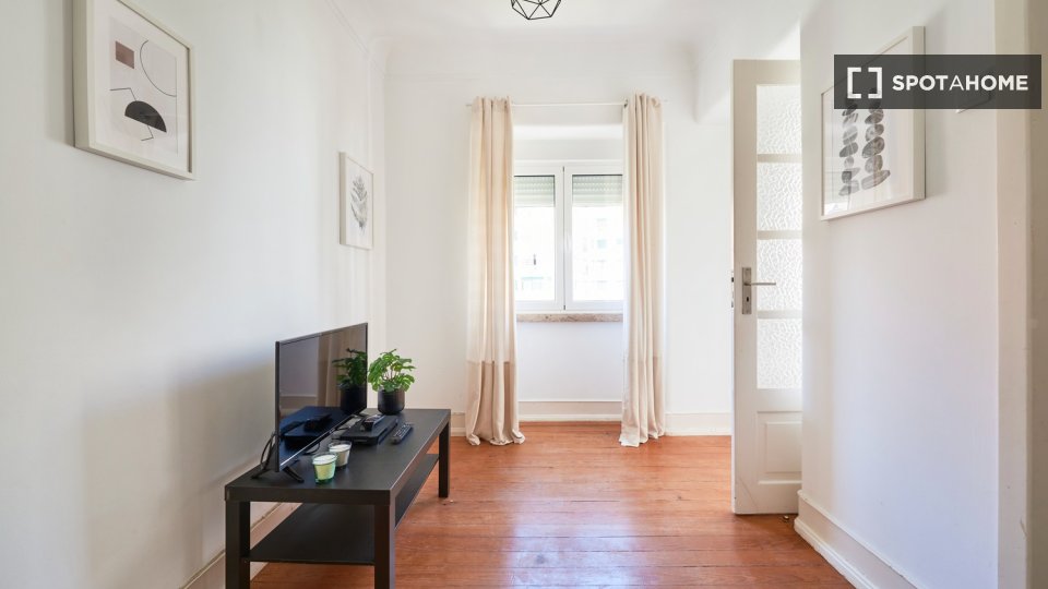 Double room Lisbon, 5 beds — photo 4