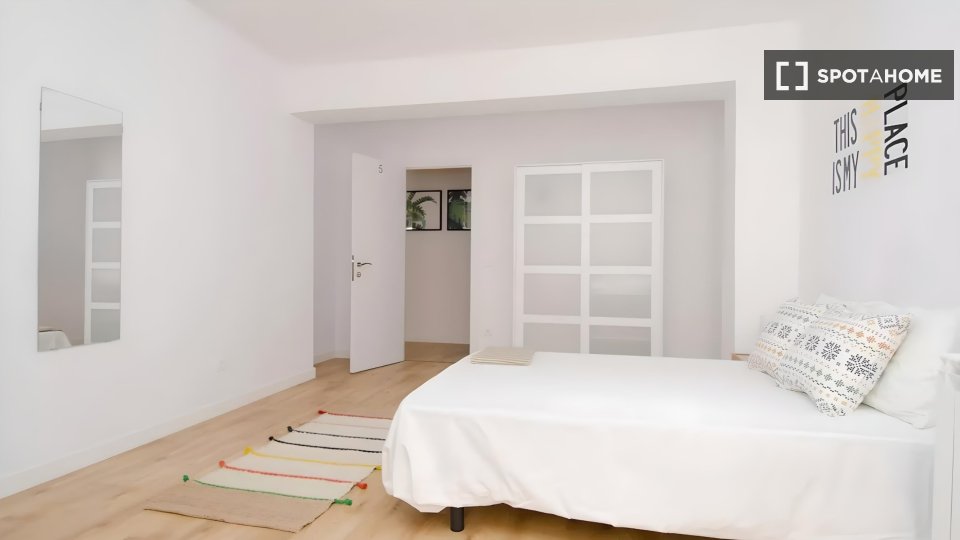 Double room Madrid, 6 beds — photo 34