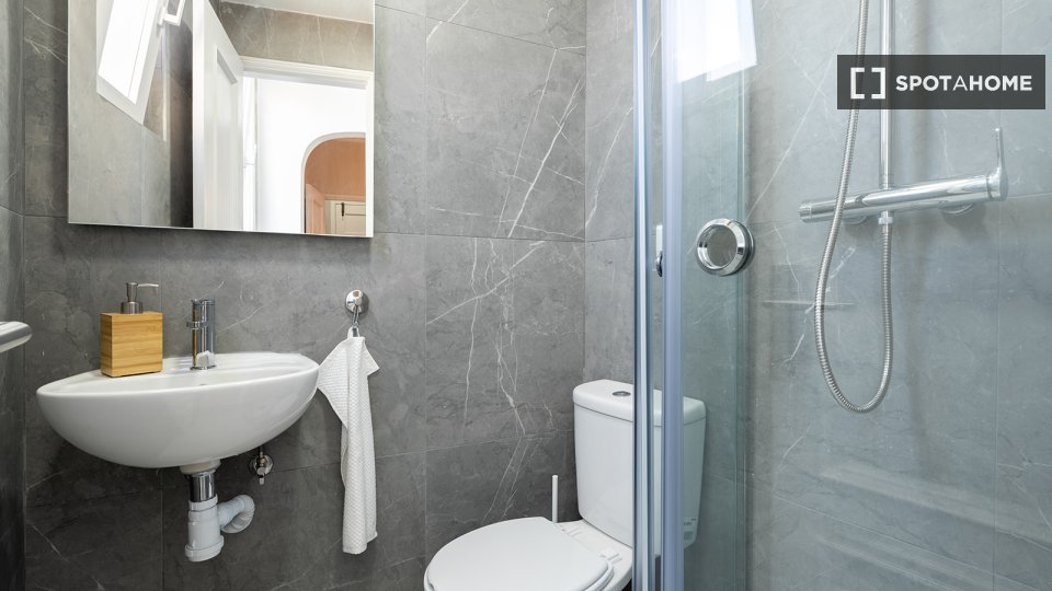 Double room Lisbon, 8 beds — photo 25
