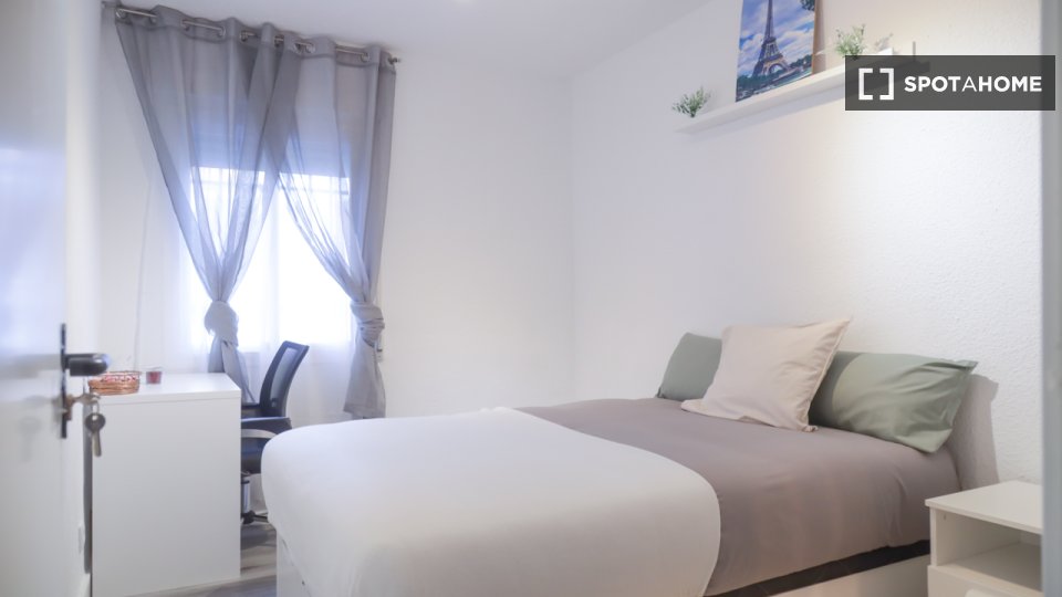Double room Madrid, 5 beds — photo 2