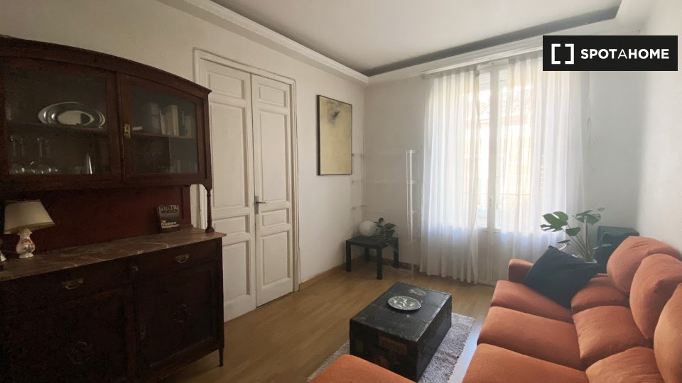 Double room Madrid, 3 beds — photo 9