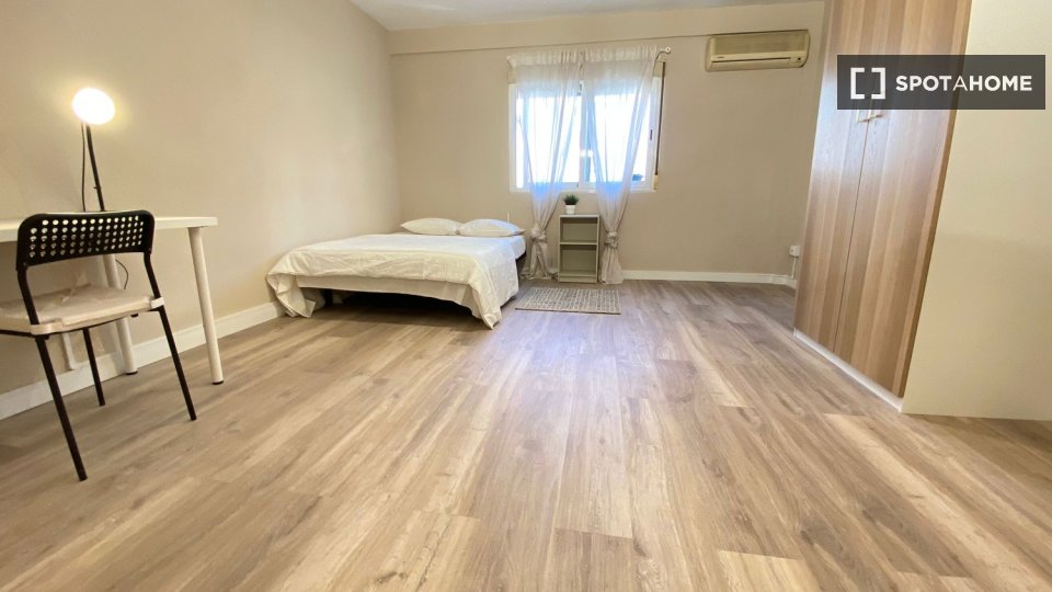 Double room Madrid, 4 beds — photo 10