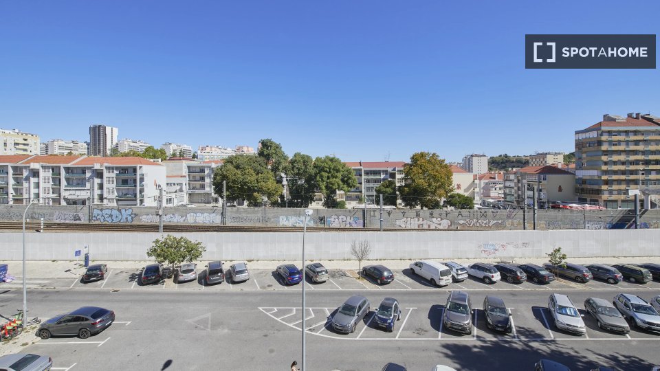 Double room Lisbon, 6 beds — photo 13