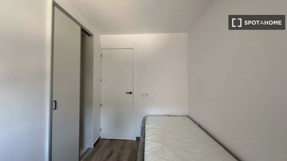 Double room Valencia, 4 beds, 74m² — photo 3