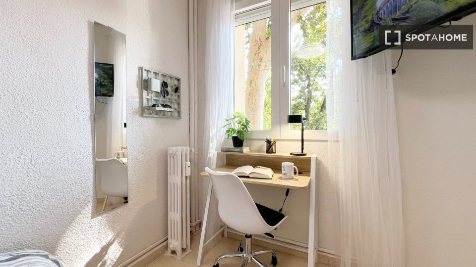 Double room Madrid, 4 beds — photo 19