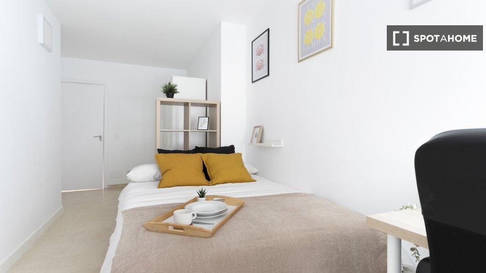 Double room Madrid, 6 beds, 150m² — photo 13