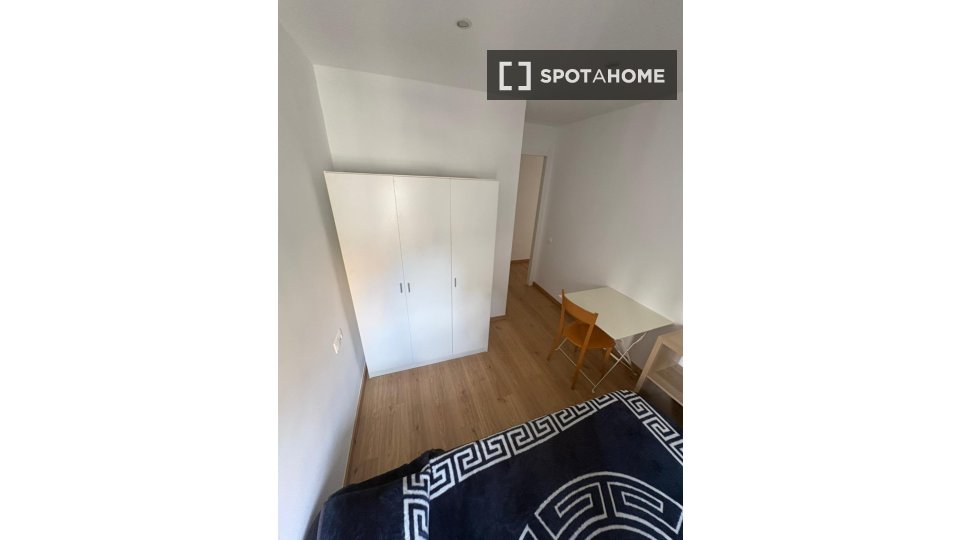 Double room Barcelona, 1 bed, 80m² — photo 4