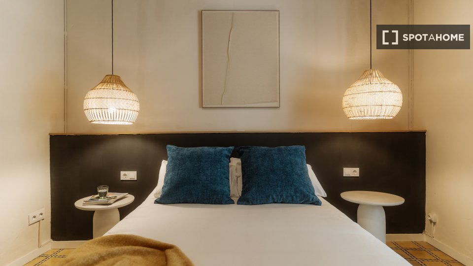Double room Barcelona, 3 beds, 90m² — photo 3