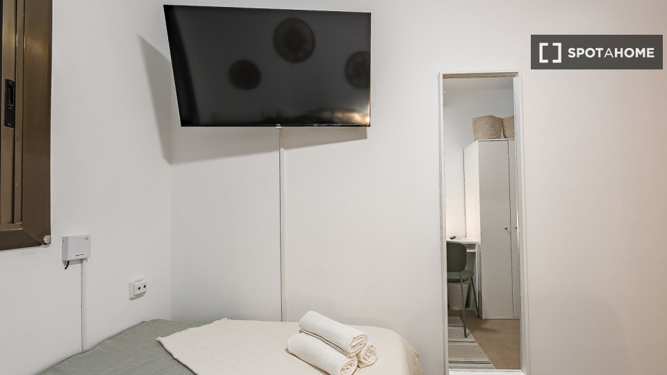 Double room Barcelona, 3 beds, 62m² — photo 23