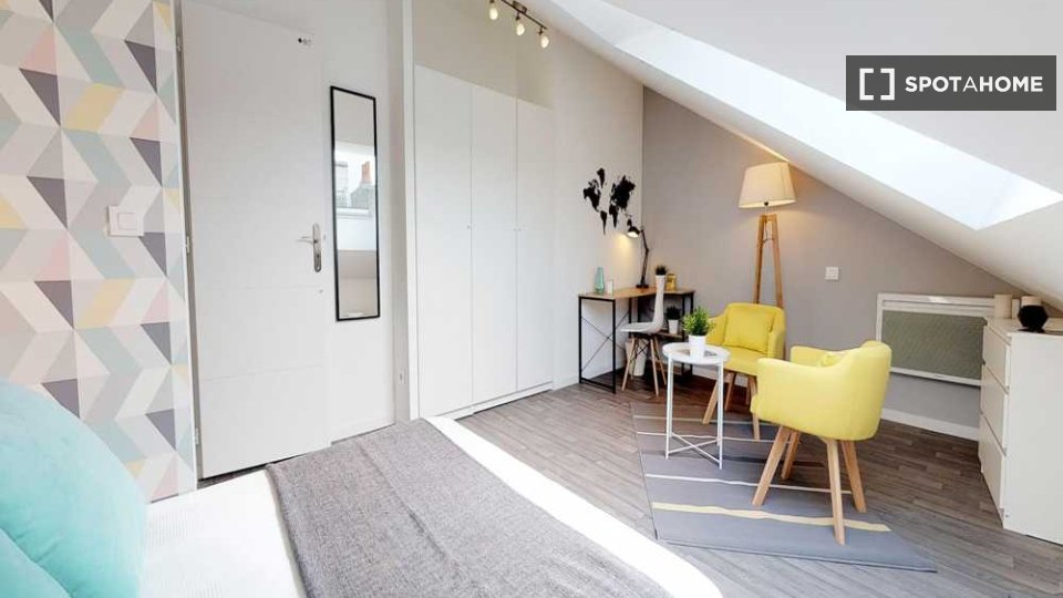 Double room Lille, 3 beds, 90m² — photo 3