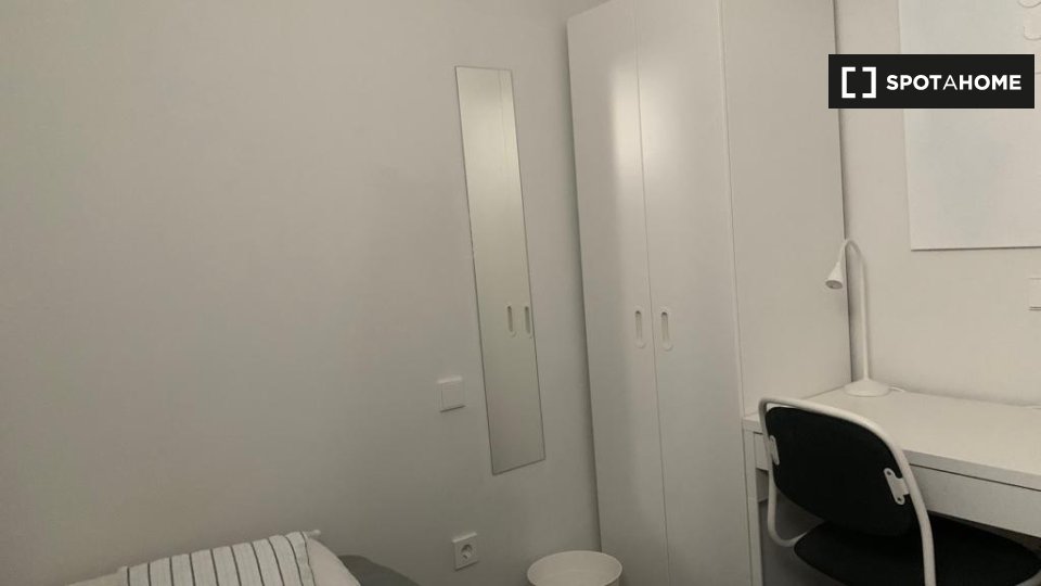Double room Madrid, 5 beds — photo 9