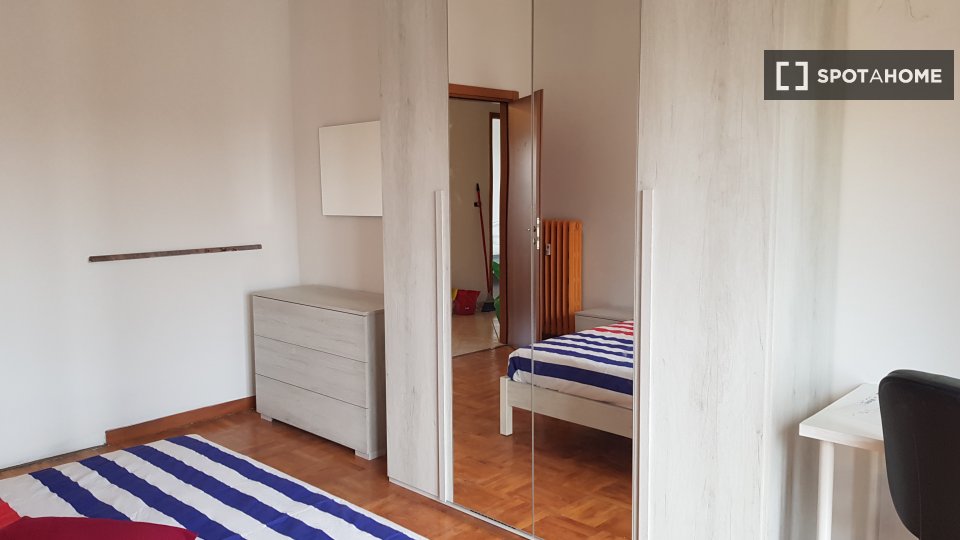 Double room Turin, 3 beds, 96m² — photo 4