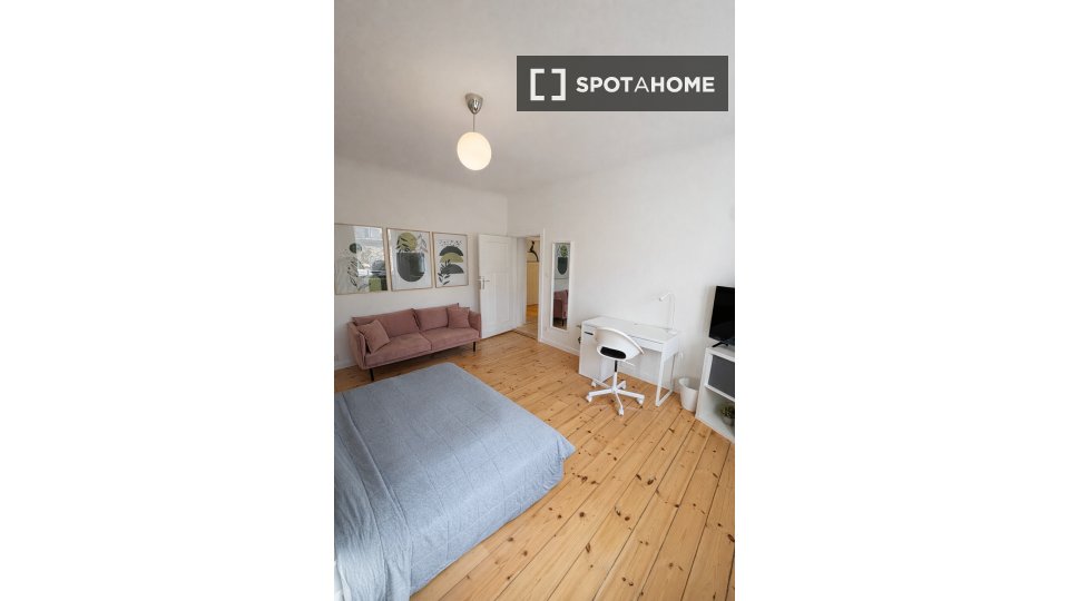 Double room Berlin, 3 beds, 20m² — photo 15