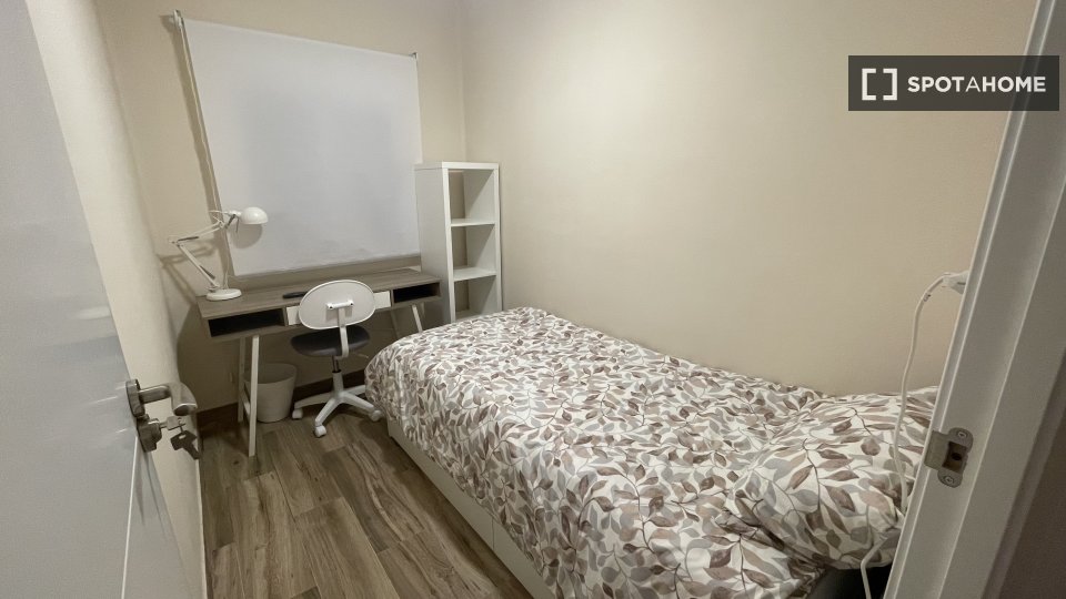 Double room Valencia, 3 beds — photo 6