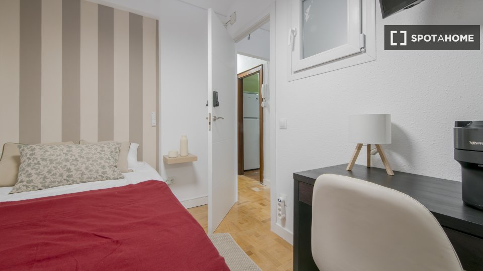 Double room Madrid, 5 beds — photo 9