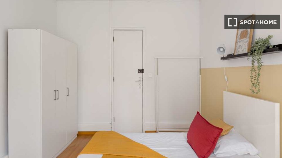 Double room Lisbon, 13 beds, 370m² — photo 9