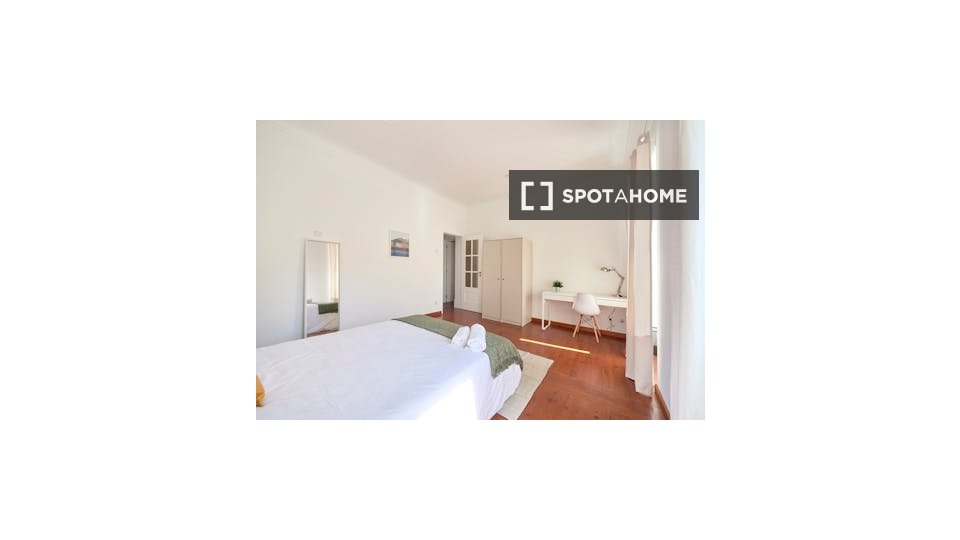 Double room Lisbon, 6 beds — photo 15