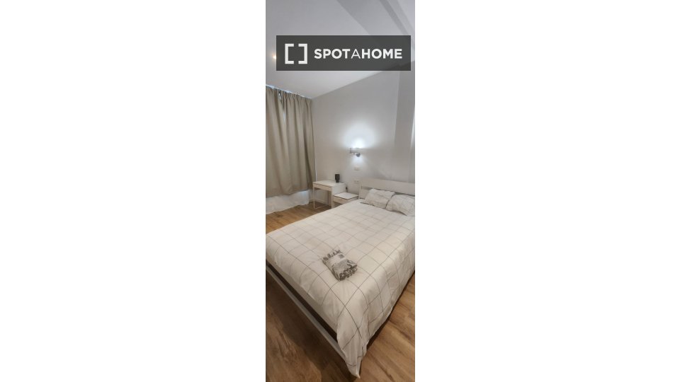 Double room Brussels, 3 beds — photo 1