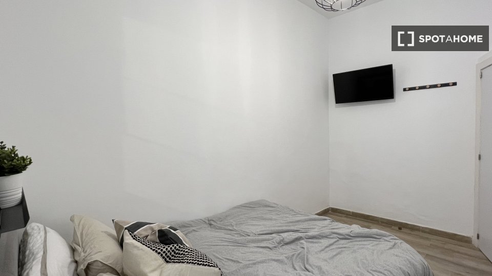 Double room Madrid, 3 beds — photo 3