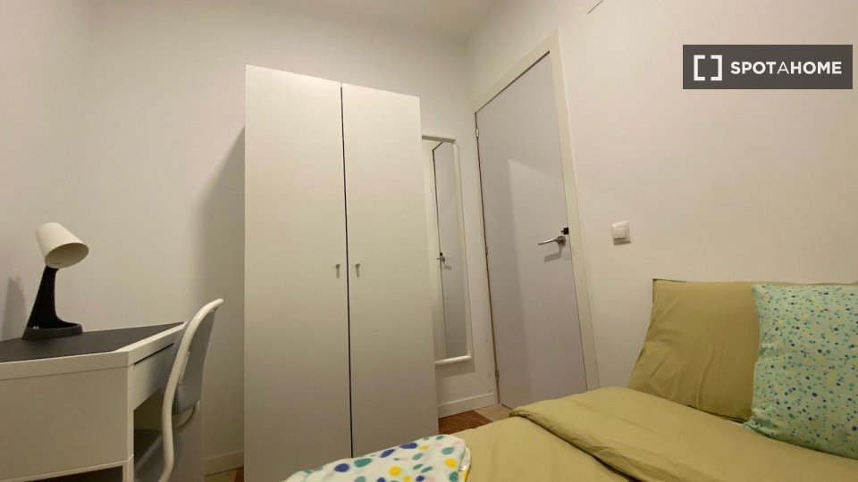 Double room Madrid, 4 beds — photo 52