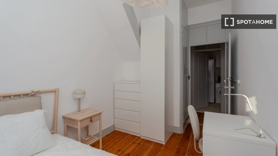 Double room Lisbon, 6 beds — photo 12