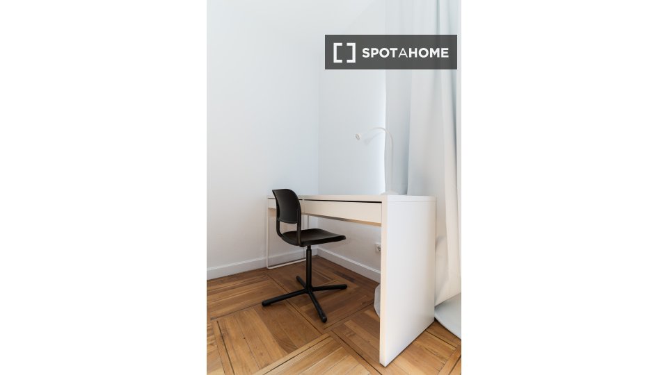 Double room Madrid, 10 beds, 380m² — photo 9