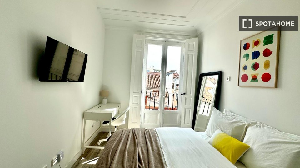 Double room Madrid, 5 beds — photo 5