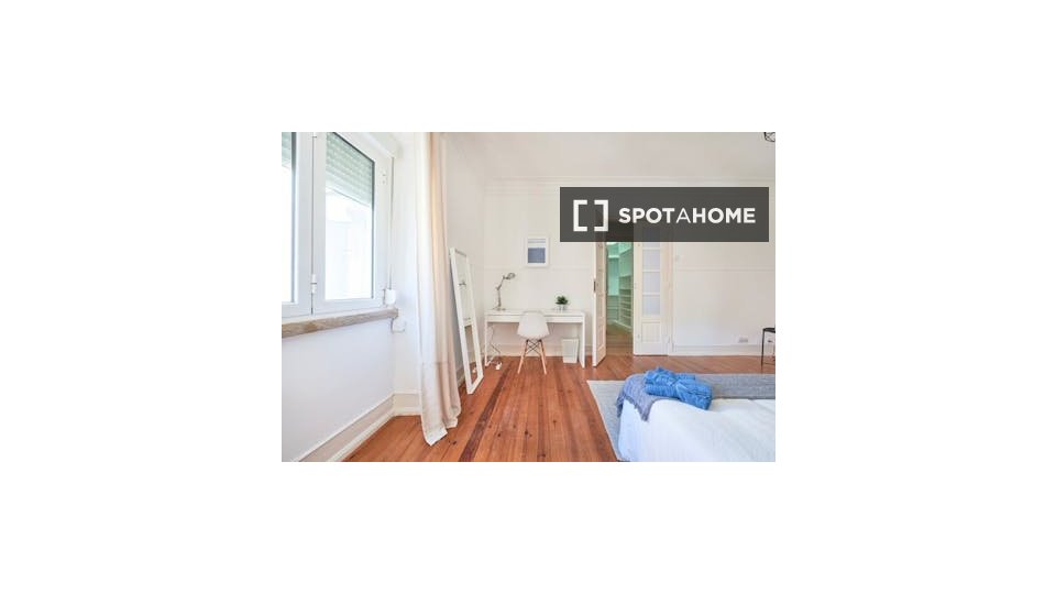 Double room Lisbon, 5 beds — photo 8