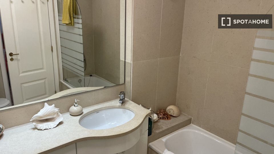 Double room Lisbon, 2 beds — photo 8