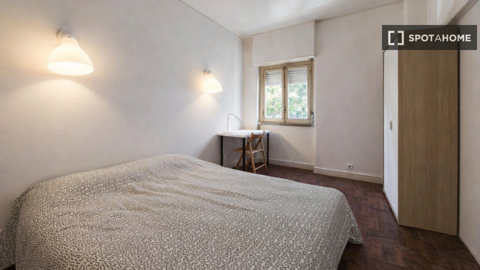 Double room Lisbon, 6 beds — photo 21