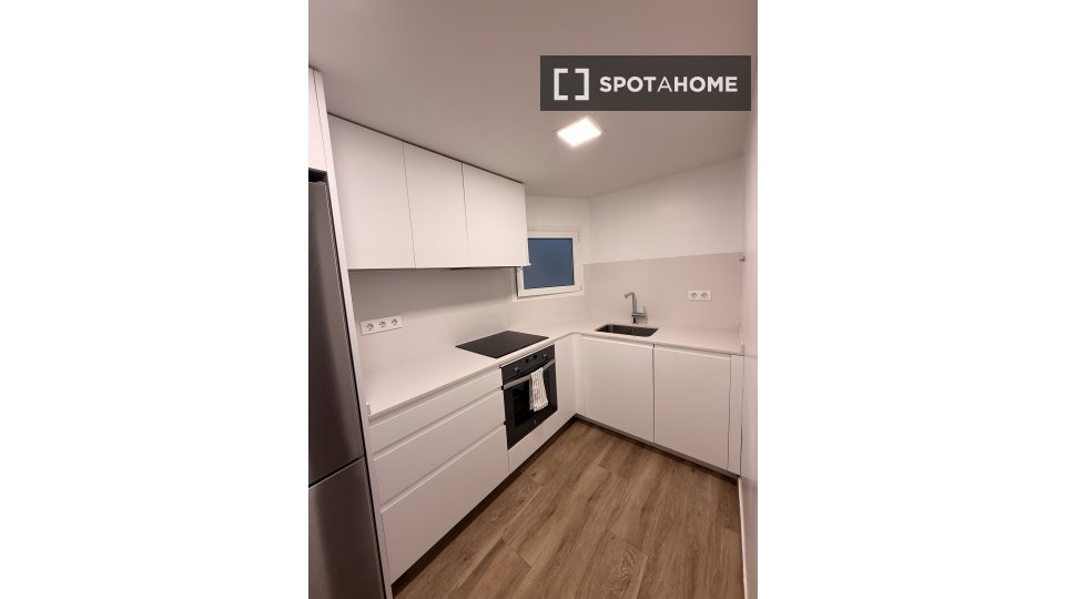 Double room Barcelona, 3 beds, 80m² — photo 10