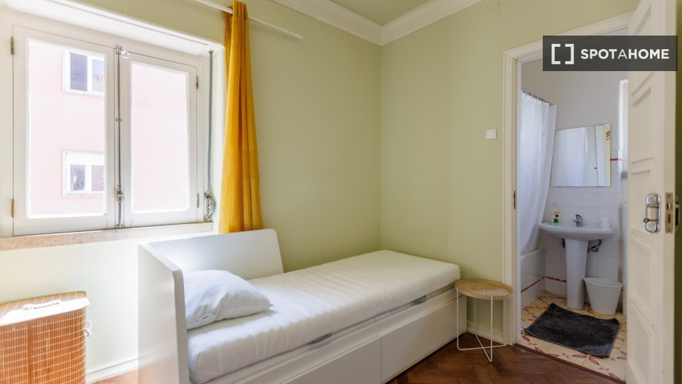 Double room Lisbon, 6 beds — photo 1