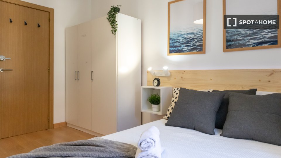 Double room Madrid, 7 beds, 140m² — photo 30