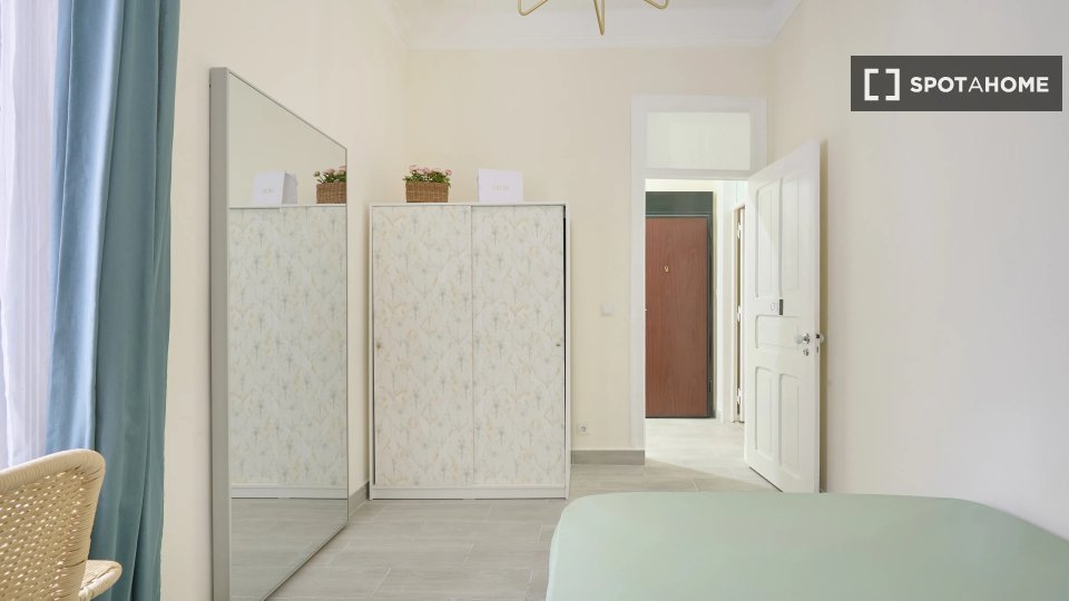 Double room Lisbon, 5 beds — photo 14
