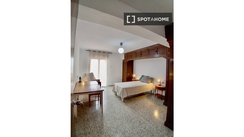 Double room Alicante, 5 beds, 140m² — photo 9