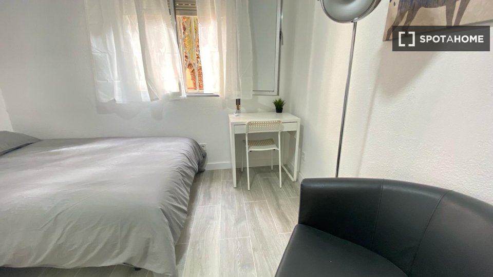 Double room Madrid, 4 beds — photo 13