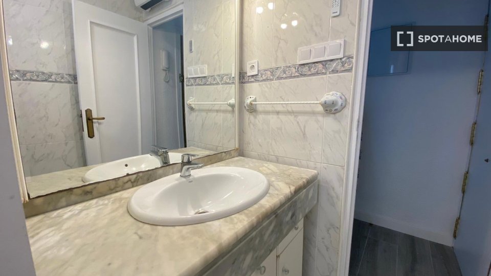 Double room Madrid, 4 beds — photo 19
