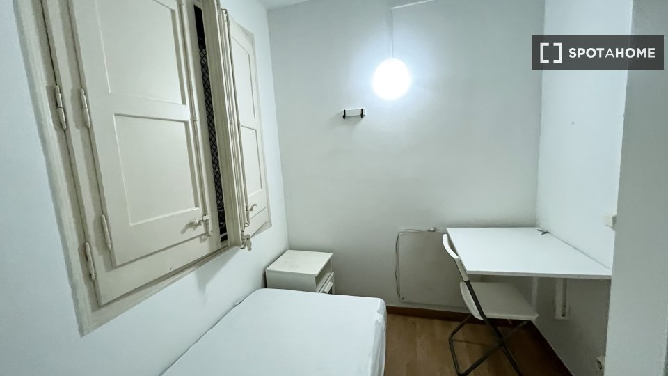 Double room Barcelona, 6 beds, 125m² — photo 10