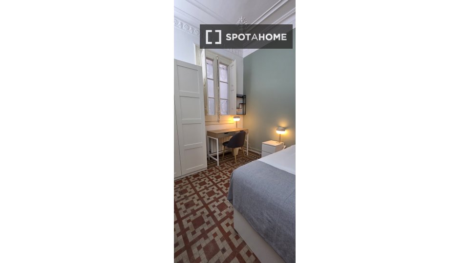 Double room Barcelona, 10 beds, 210m² — photo 1