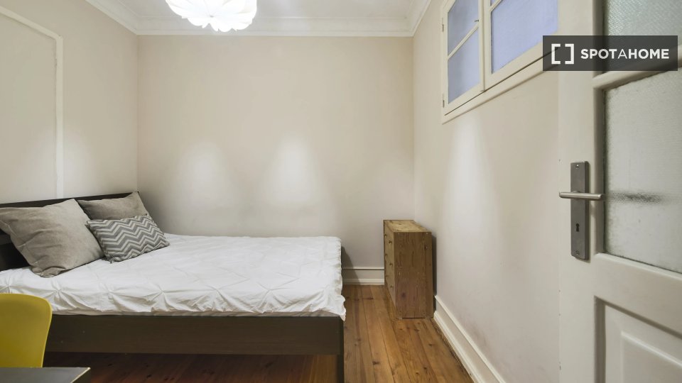 Double room Lisbon, 4 beds — photo 11