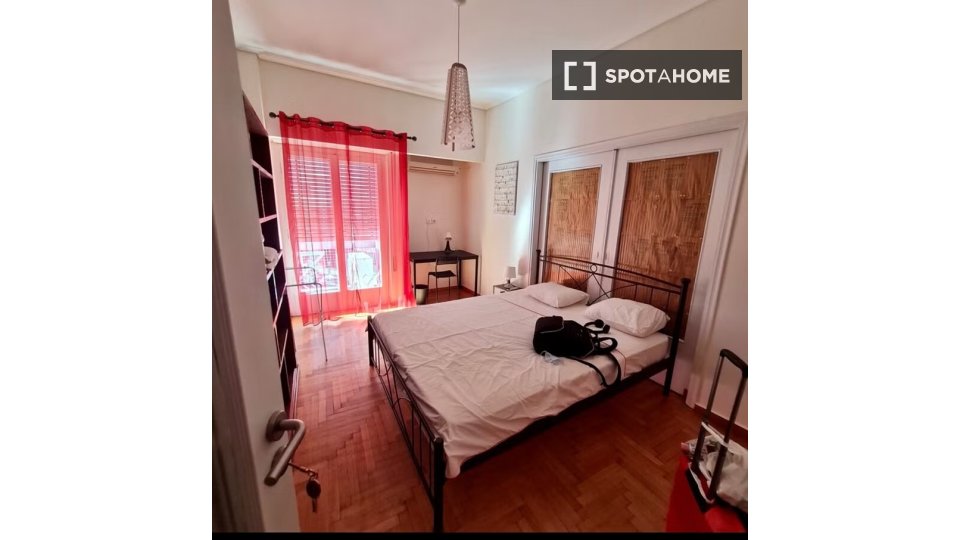 Double room Athens, 5 beds — photo 3