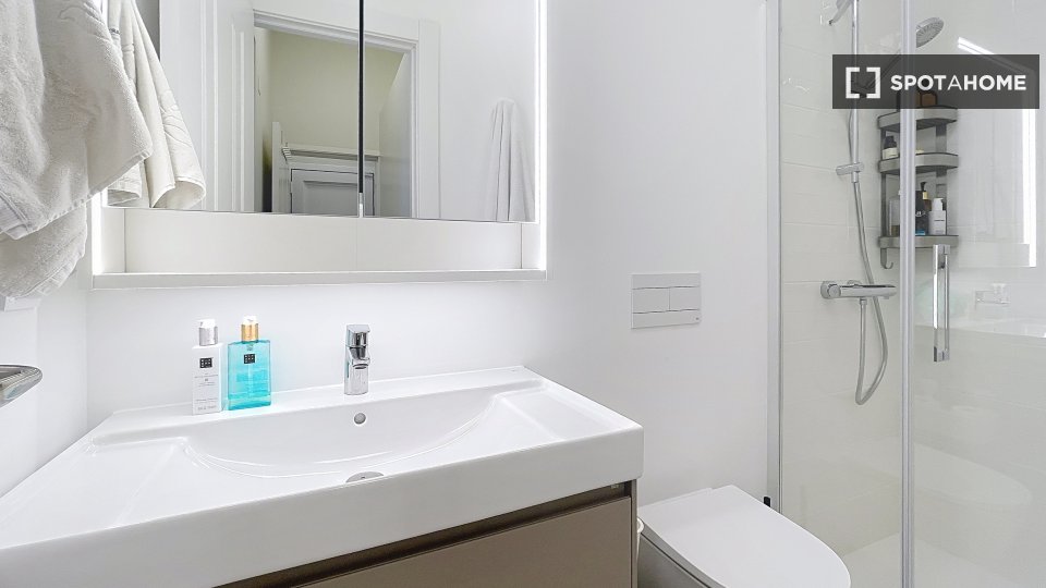 Apartment Lisbon, 2 beds, 82m² — photo 14