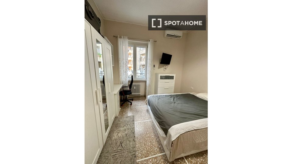 Double room Rome, 3 beds, 94m² — photo 18