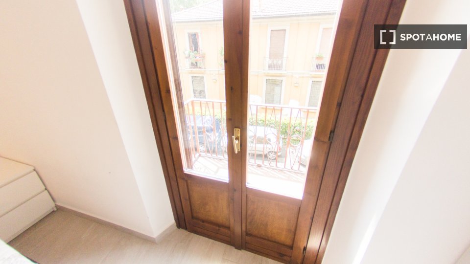 Double room Milan, 2 beds — photo 6