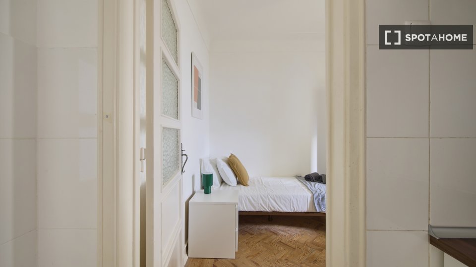 Double room Lisbon, 5 beds — photo 5