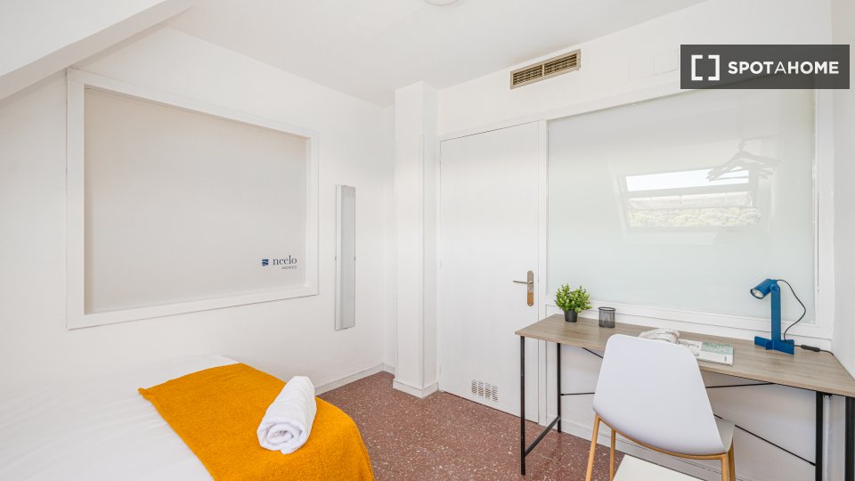 Double room Madrid, 17 beds — photo 19