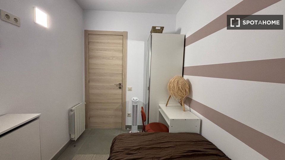 Double room Barcelona, 4 beds, 90m² — photo 18