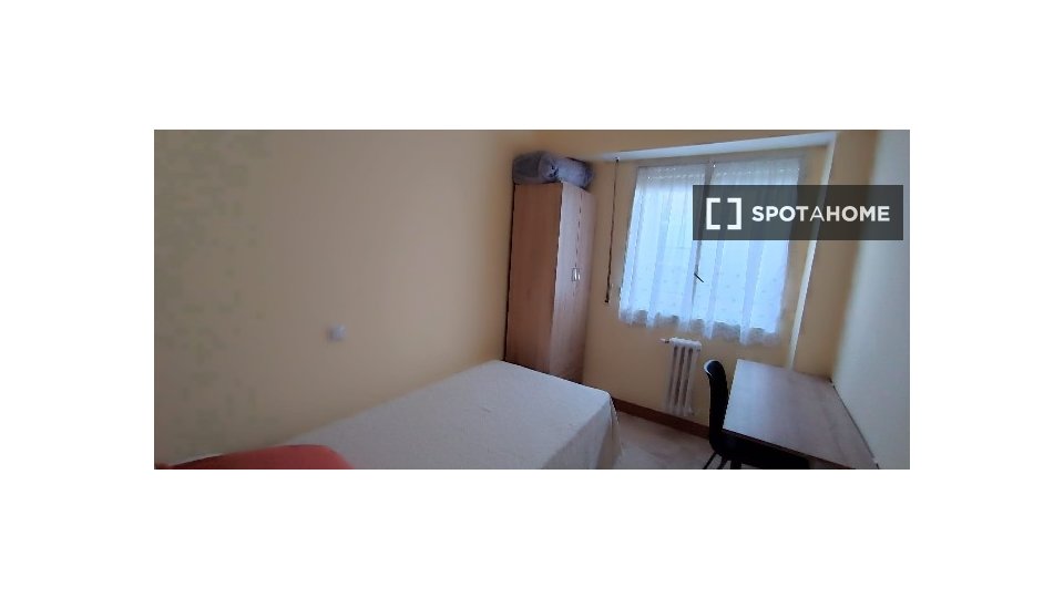 Habitación en piso compartido de 6 habitaciones en alquiler, Salamanca